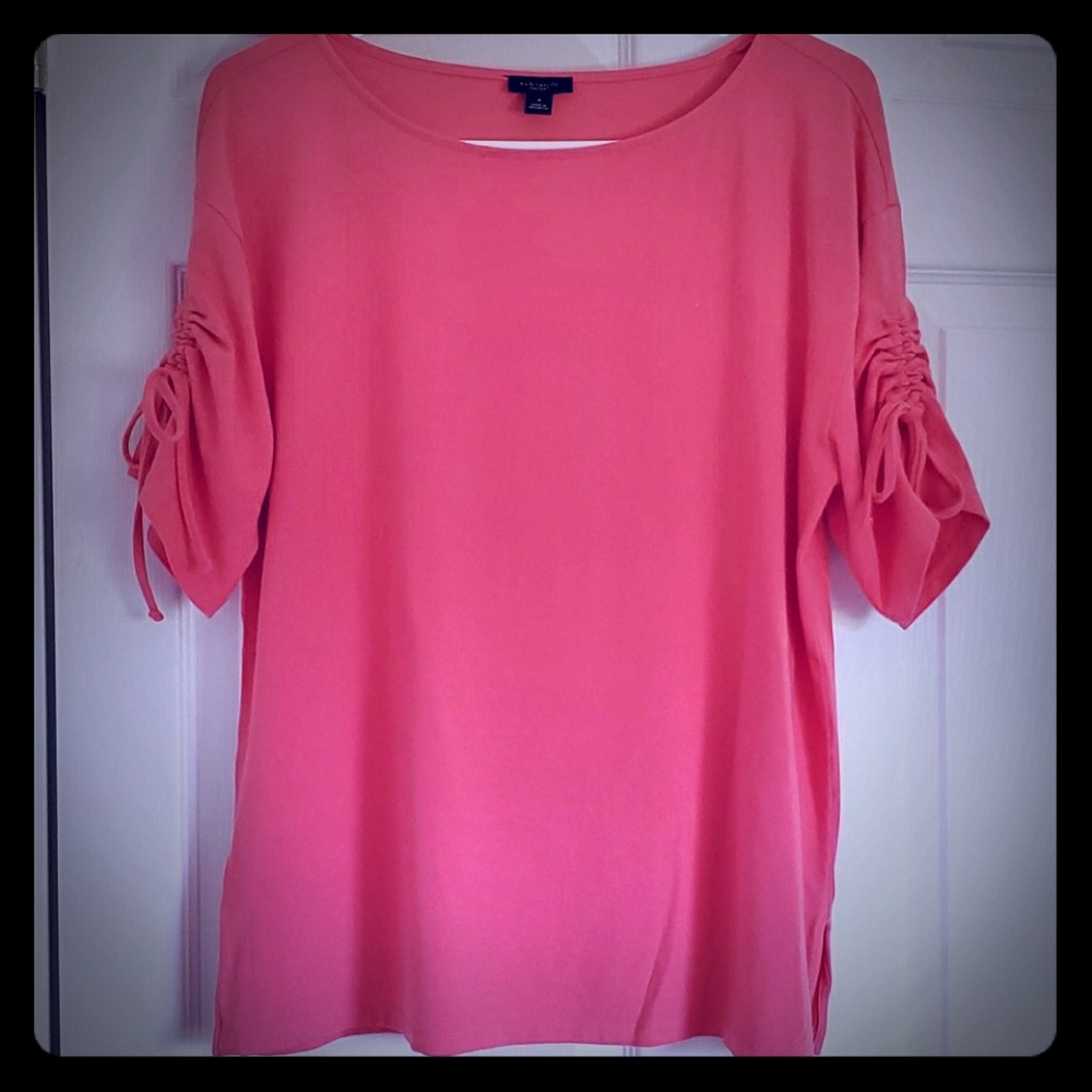 Ann Taylor short sleeve knit top with accent bows